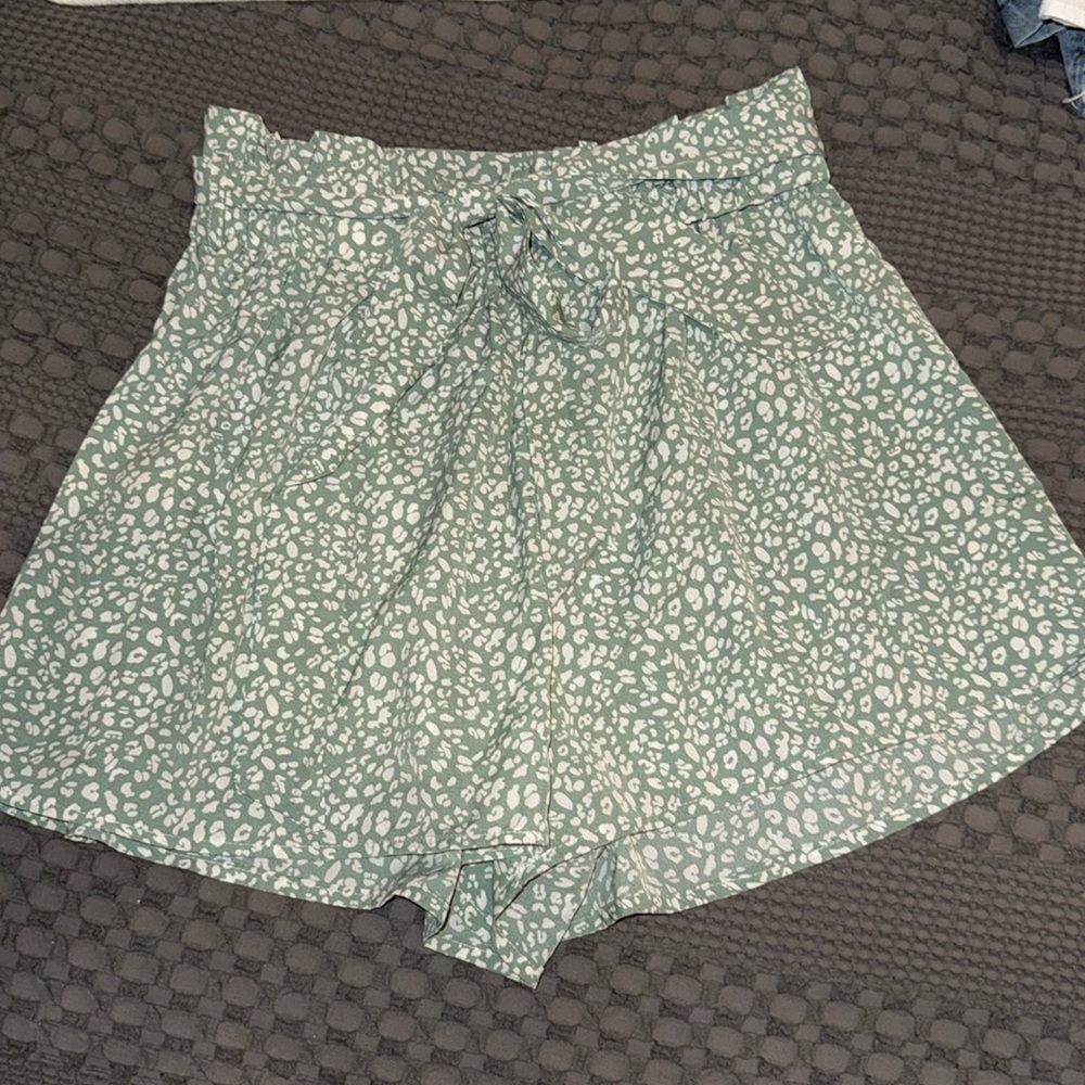 Green print flowy short with belt size medium